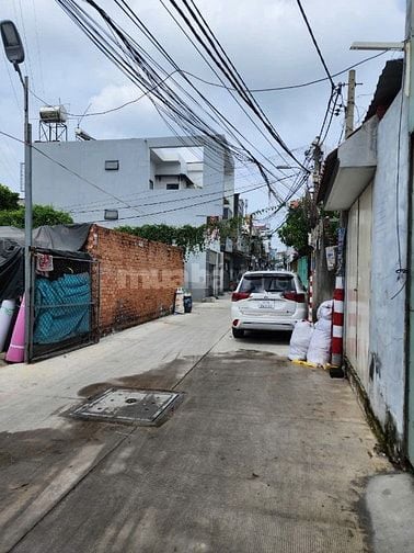 NHÀ ĐƯỜNG NGUYỄN VĂN QUÁ, GẦN CHỢ CẦU, 5x13m, HẺM THÔNG XE HƠI