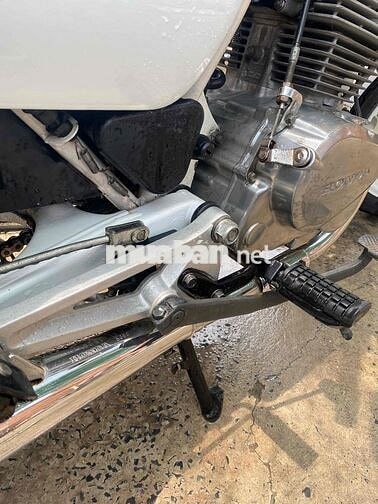 Honda CB250 màu Trắng
