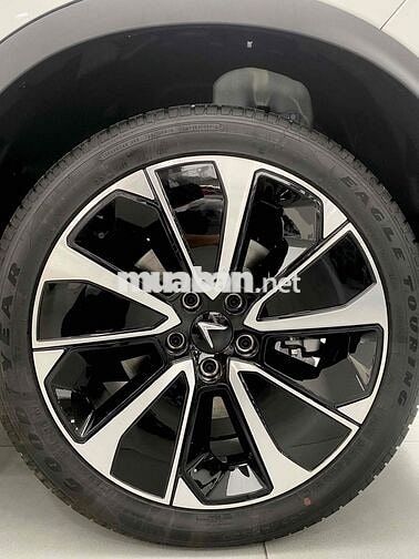 VINFAST VF8 PLUS MỸ - TRẢ TRƯỚC 99 TRIỆU - XE SẴN