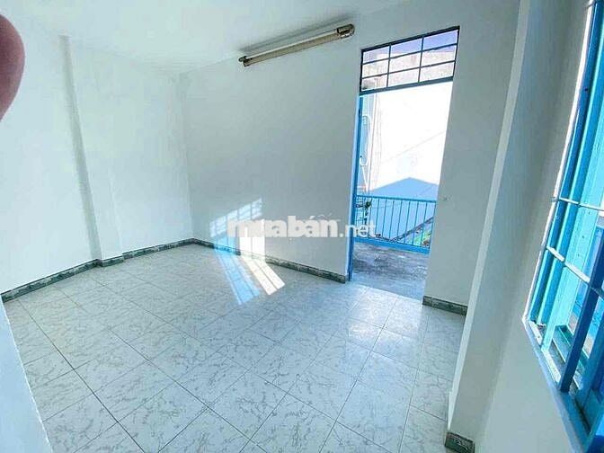 chính chủ cần bán nhà cách Hoàng Văn Thụ 20 mét