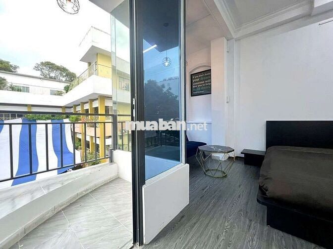 Cho thuê phòng ban công Q1 - gần chợ Tân Định - hẻm oto - 30m2