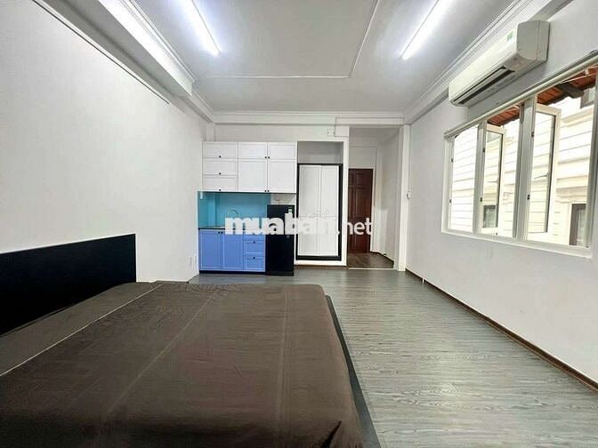 Cho thuê phòng ban công Q1 - gần chợ Tân Định - hẻm oto - 30m2