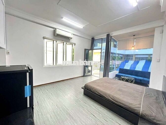 Cho thuê phòng ban công Q1 - gần chợ Tân Định - hẻm oto - 30m2
