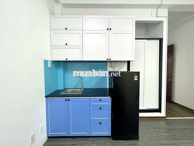 Cho thuê phòng ban công Q1 - gần chợ Tân Định - hẻm oto - 30m2