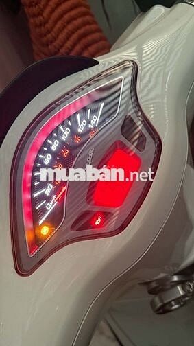 Piaggio Vespa Sprint 2024 Trắng, mới đi 6.500km. 