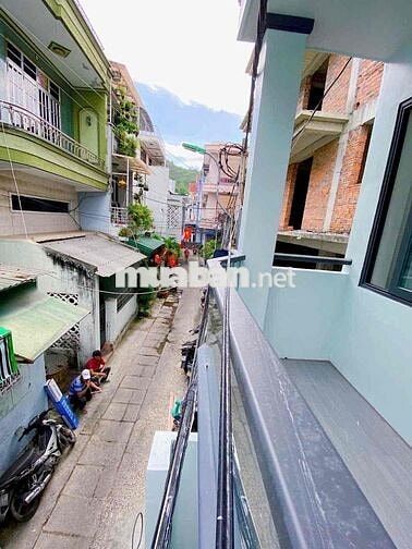 cần bán nhà khu cầu đá. cách đường Trần Phú 30m