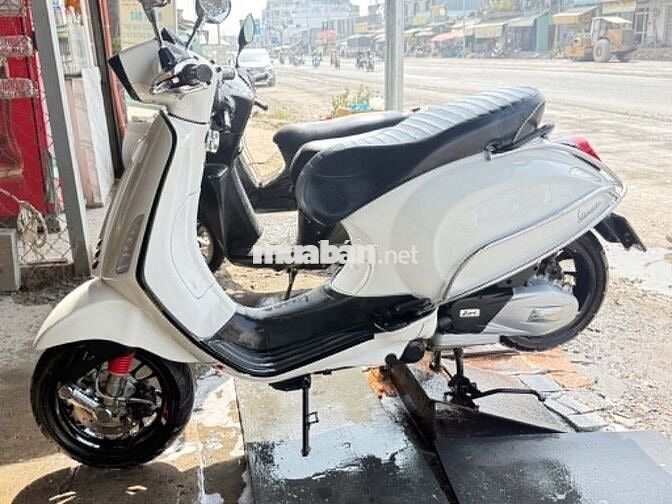 Piaggio Vespa Sprint 2024 Trắng, mới đi 6.500km. 