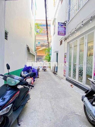 chính chủ cần bán nhà cách Hoàng Văn Thụ 20 mét