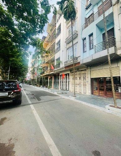 PHẠM TUẤN TÀI- CẦU GIẤY – PHÂN LÔ VỈA HÈ, Ô TÔ TRÁNH, ĐỖ NGÀY ĐÊM.