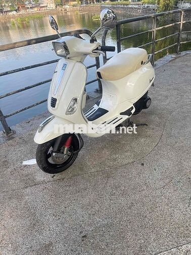 Piaggio Vespa màu Trắng