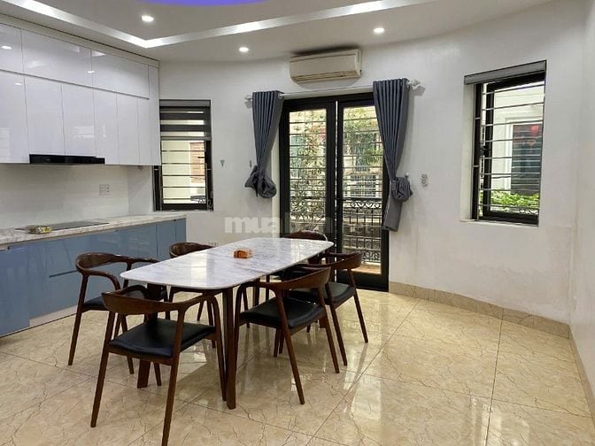 Cho thuê nhà nguyên căn ngõ 175 lạc Long Quân Hồ Tây Hà Nội
