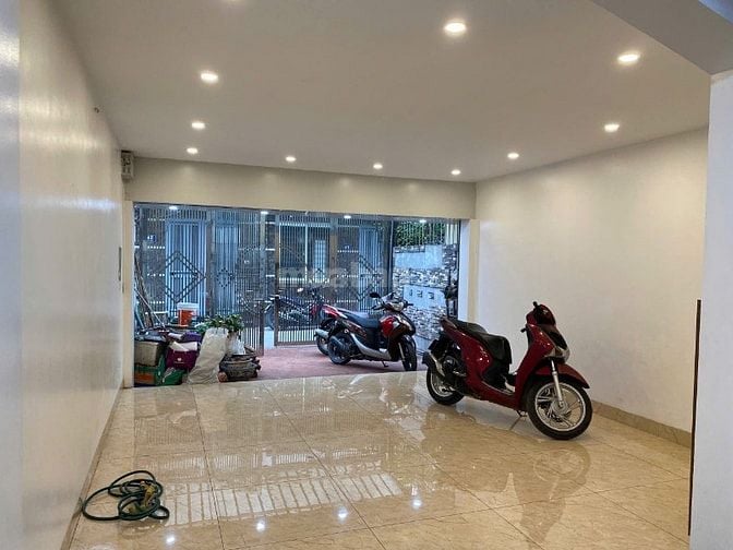Cho thuê nhà nguyên căn ngõ 175 lạc Long Quân Hồ Tây Hà Nội