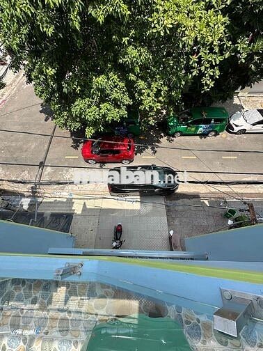 Bán nhà mặt tiền mua vào là ở ngay