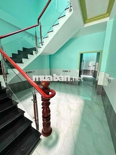 Bán nhà mặt tiền mua vào là ở ngay