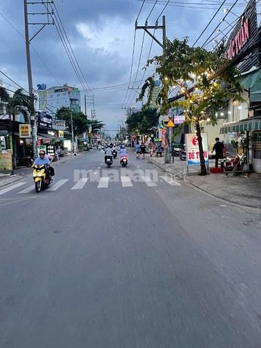Chủ ngộp bán nhà MT Phạm Văn Đồng giá 1.25 tỉ 5x23m 1 trệt 2 lầu 4PN 