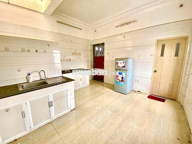 NHỈNH 6 TRIỆU CÓ NGAY PHÒNG TÁCH BẾP , BAN CÔNG, THANG MÁY , NGAY Q10