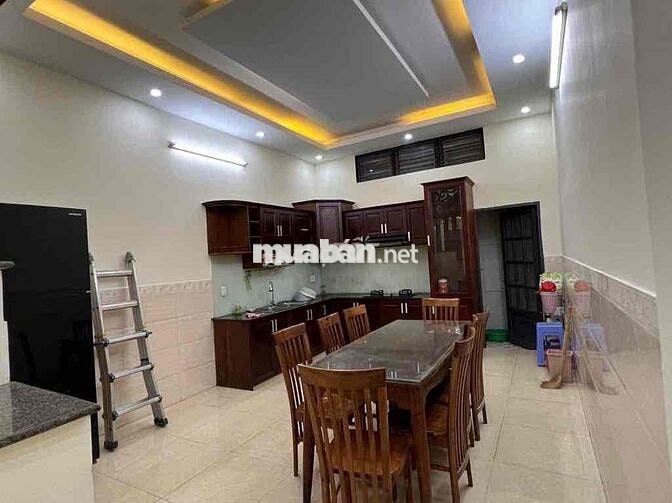 Cho thuê nhà MTKD đg tên lửa có thang máy 4.5 *20 giá 35tr