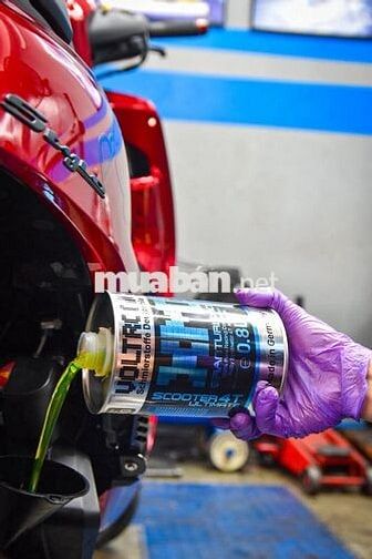 Nhân viên kỹ thuật xe máy