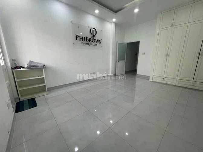 Bán nhà Quận 10 dưới 10 tỷ, hẻm to, thu nhập khoảng 30 triệu/tháng