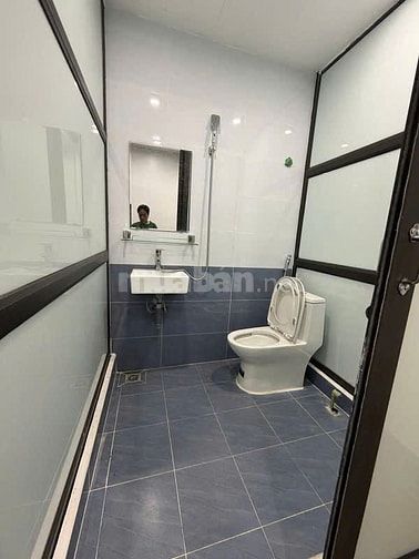 Bán căn hộ Tập thể 8/3 tầng 4+5, diện tích sử dụng 20 m2, sử dụng 96m2