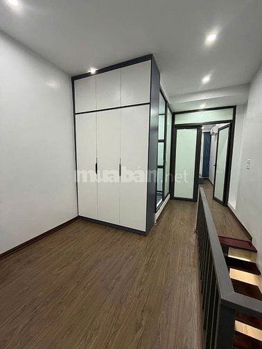 Bán căn hộ Tập thể 8/3 tầng 4+5, diện tích sử dụng 20 m2, sử dụng 96m2