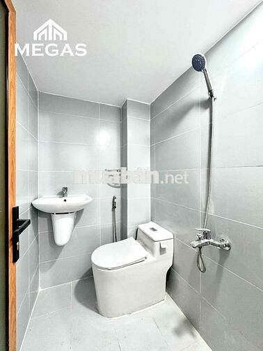 Còn 2 Phòng - Sẵn Máy Lạnh - Cửa Sổ Lớn - Ngay Cvpm Quang Trung