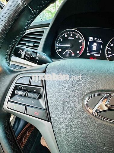 Hyundai Elantra 2018 Trắng 79886 km