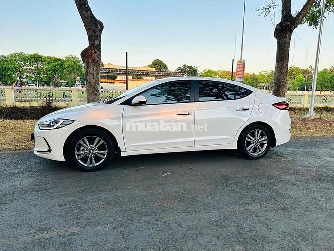 Hyundai Elantra 2018 Trắng 79886 km