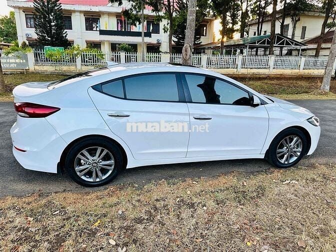 Hyundai Elantra 2018 Trắng 79886 km