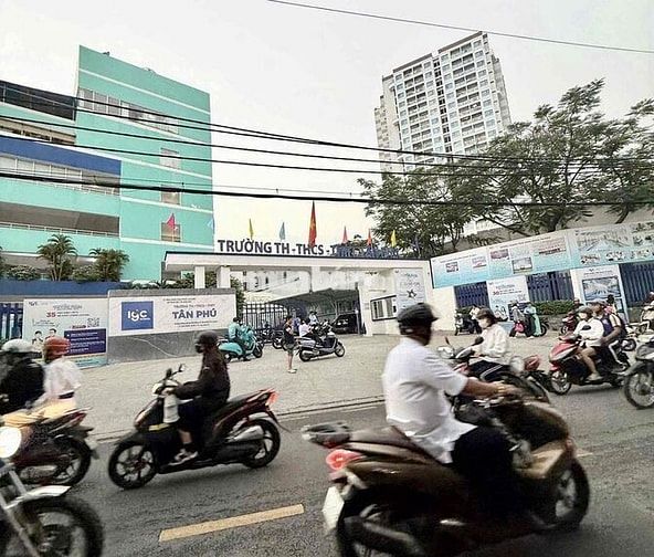 61m2 - chỉ 3.x TyTân Phú Âu cơ đối diện là khu Bàu cát Sổ coing nhận đ