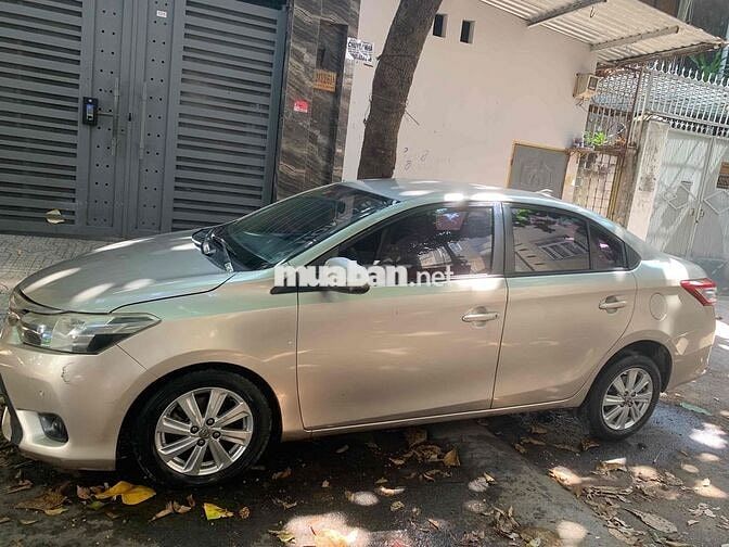 Toyota Vios màu Vàng cát