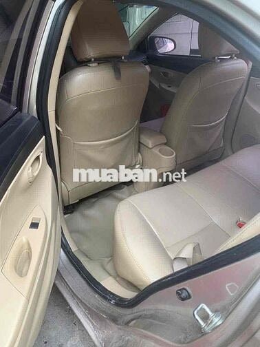 Toyota Vios màu Vàng cát