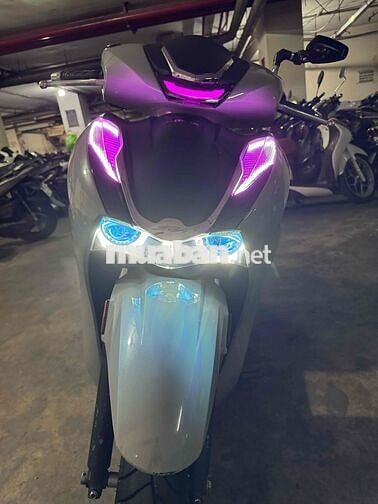 Honda SH 350i 2024 Xám 15.000 km