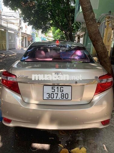 Toyota Vios màu Vàng cát