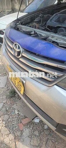 Toyota Fortuner 7 chỗ Bạc