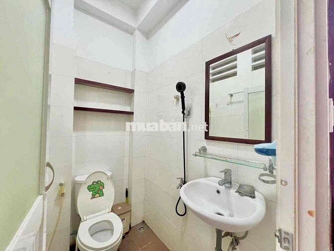 đối diện trường học sài gòn nguyễn trãi