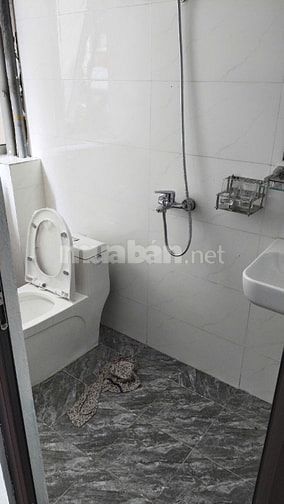Cho thuê phòng 2n 1wc 45m2 tầng 2 mặt phố Đội Cấn full đồ giá 6 triệu