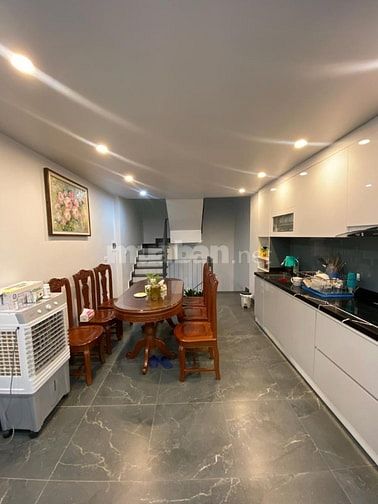 CĂN NHÀ DÀNH CHO NGƯỜI KHÔNG THÍCH… ĐI BỘ 