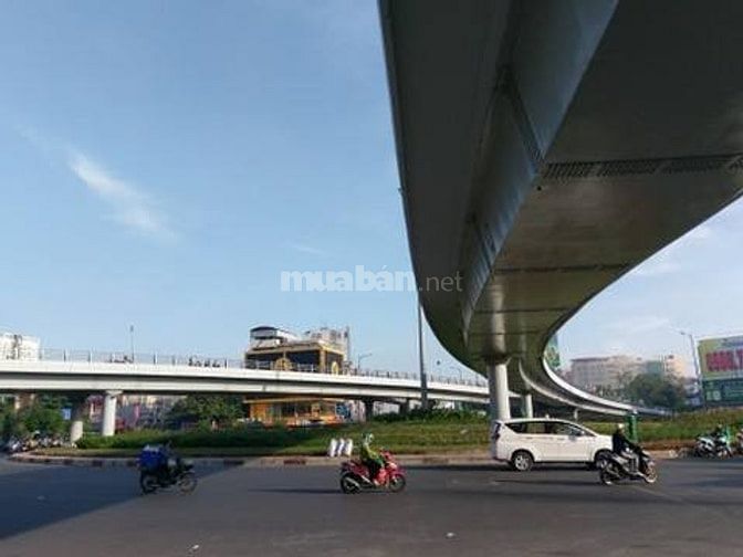 Nhà Phạm Văn Đồng,P3,GV. 4,7 x 17m,4 Tầng, 13 Phòng Cho Thuê.