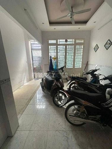 Nhà Phạm Văn Đồng,P3,GV. 4,7 x 17m,4 Tầng, 13 Phòng Cho Thuê.
