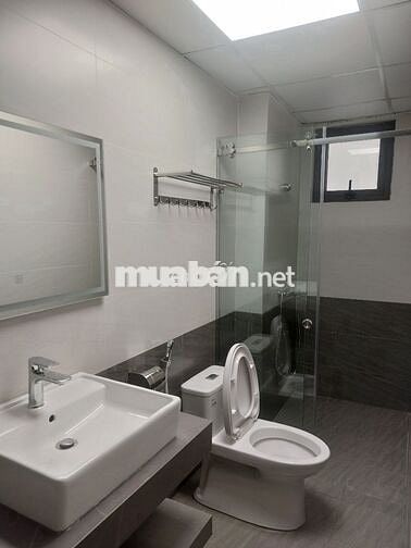 Nhà mặt phố Nguyễn Phong Sắc, diện tích 50m x 6 tầng thông, Thang Máy