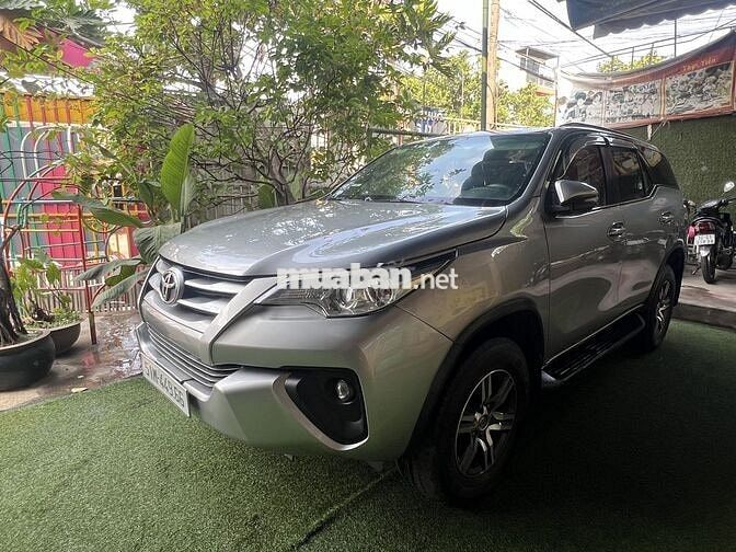 Toyota Fortuner 2.4G 2017 Bạc