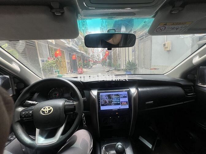 Toyota Fortuner 2.4G 2017 Bạc