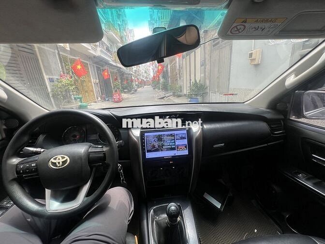 Toyota Fortuner 2.4G 2017 Bạc