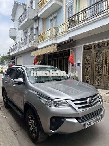 Toyota Fortuner 2.4G 2017 Bạc