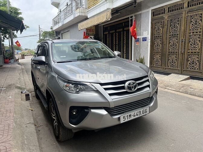 Toyota Fortuner 2.4G 2017 Bạc