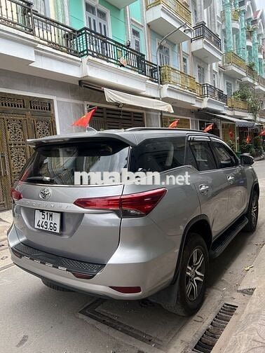 Toyota Fortuner 2.4G 2017 Bạc