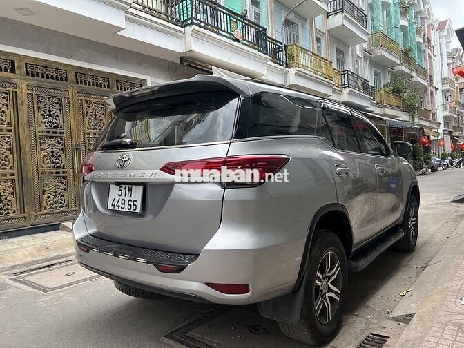 Toyota Fortuner 2.4G 2017 Bạc
