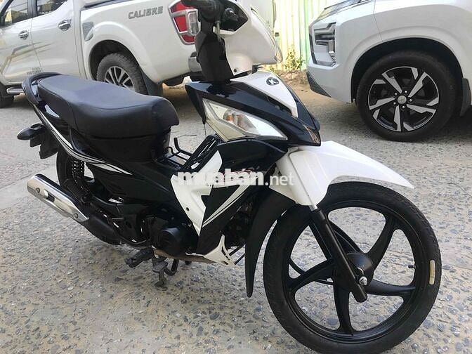 Kymco Vesta 50cc Trắng đen