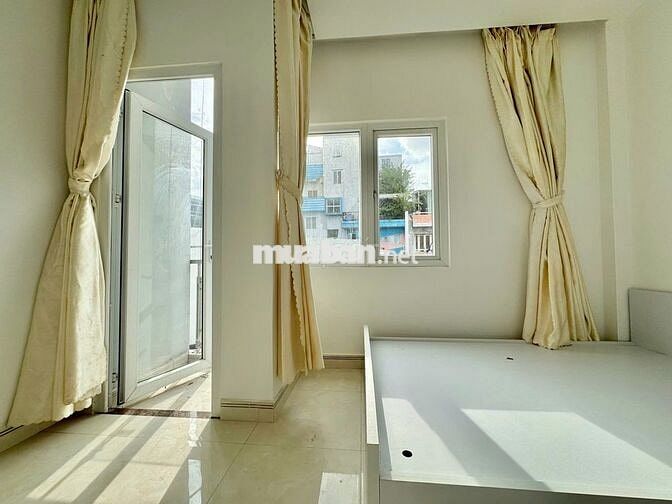 STUDIO BAN CÔNG- NGAY CÔNG VIÊN LÊ THỊ RIÊNG - FREE XE- CỰC THOÁNG